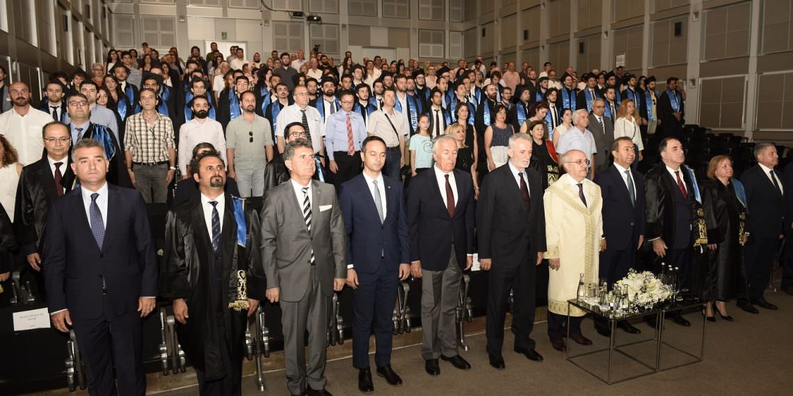 İTÜ Gemi İnşaatı ve Deniz Bilimleri Fakültesinde mezuniyet töreni yapıldı