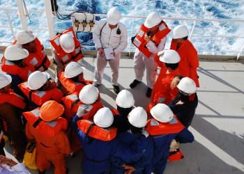 GEMİDEN İNEN TÜRK PERSONEL KARANTİNA SÜRECİNİ EVDE GEÇİRECEK