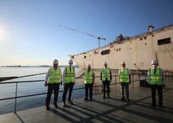 BAKAN VARANK SEDEF TERSANESİ’NDE TCG ANADOLU’YU ZİYARET ETTİ