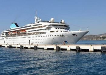 KUŞADASI’NA 2020’NİN İLK KRUVAZİYERİ YANAŞTI