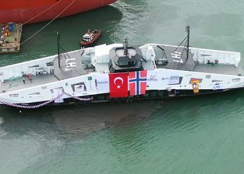 DÜNYANIN İLK HİDROJEN YAKITLI FERİBOTU TUZLA’DA SUYA İNDİ