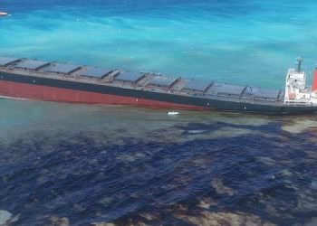 MORİTYUS’TAKİ DENİZ KİRLİLİĞİ TEMİZLENDİ