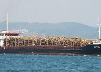TÜRK SAHİPLİ GEMİ, YUNAN ADASI AÇIKLARINDA KARAYA OTURDU