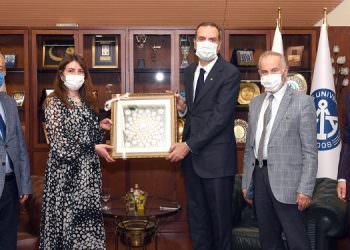 İMEAK DTO’DAN İHTİYAÇ SAHİBİ ÖĞRENCİLERE TABLET DESTEĞİ