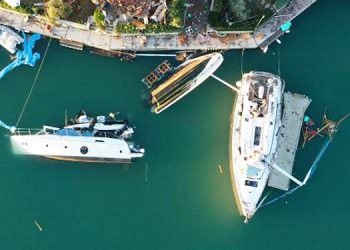 İZMİR’DEKİ HORTUMDA YAT VE TEKNELER ALABORA OLDU