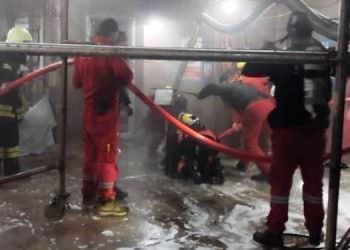 TERSANEDEKİ GEMİDE YANGIN ÇIKTI