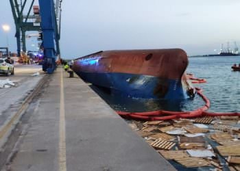 TÜRK GEMİSİ, CASTELLON LİMANI’NDA YÜKLEME ESNASINDA BATTI