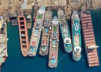 AVRUPALI ARMATÖRLER GEMİLERİ OFFSHORE BAYRAKLA SÖKÜME GÖNDERİYOR