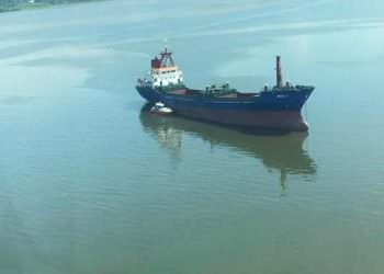 İZMİT KÖRFEZİ’NDE DENİZİ KİRLETEN GEMİYE 1.3 MİLYON TL CEZA KESİLDİ