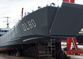 ANADOLU TERSANESİ, KATAR’A İNŞA ETTİĞİ ÇIKARMA GEMİSİNİ SUYA İNDİRDİ