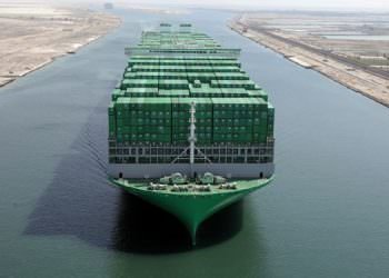 DÜNYANIN EN BÜYÜĞÜ, SÜVEYŞ KANALI’NDAN GEÇTİ