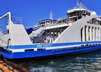 MAVİ KÖRFEZ ADLI FERİBOT İZMİR’DE SEFERLERE BAŞLADI