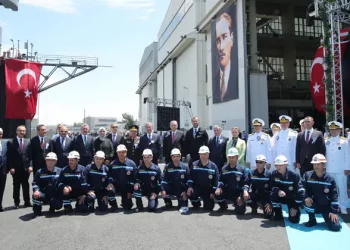 SELMANREİS VE HIZIRREİS DENİZALTILARININ KAYNAK VE HAVUZA ÇEKME TÖRENLERİ YAPILDI