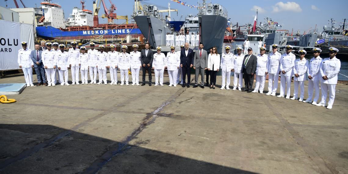 ANADOLU TERSANESİ 4 ÇIKARMA GEMİSİNİ AYNI ANDA TESLİM ETTİ