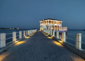 TARİHİ MODA İSKELESİ DENİZ MANZARALI KÜTÜPHANAYE DÖNÜŞTÜ