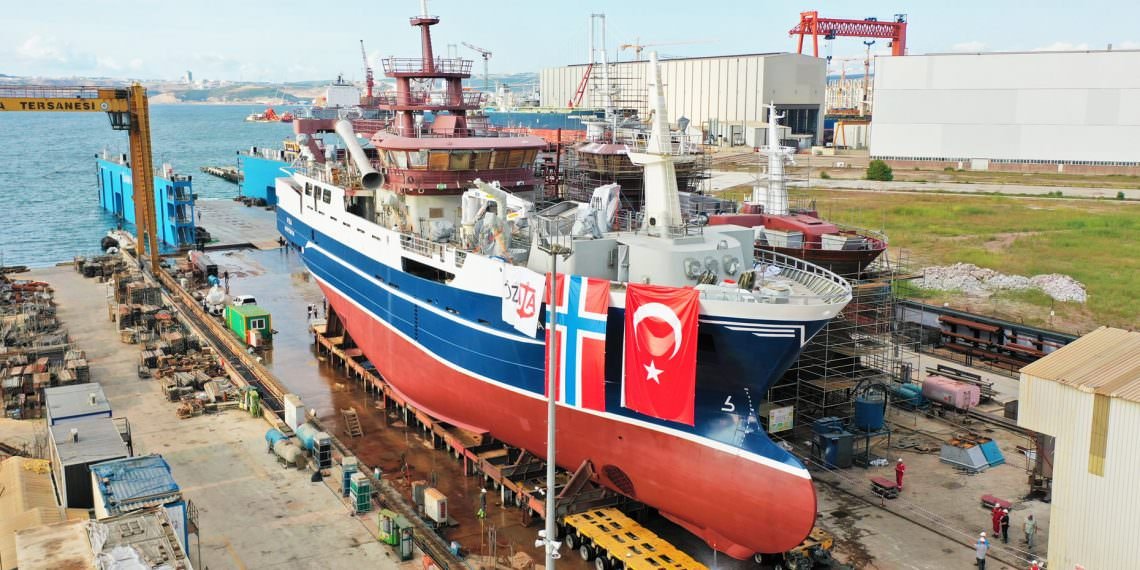 ÖZATA TERSANESİ, NB67 VEA BALIKÇI GEMİSİNİ SUYA İNDİRDİ