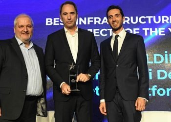 HİZMET VE ALTYAPI PLATFORMU ÖDÜLÜ ARKAS’IN OLDU