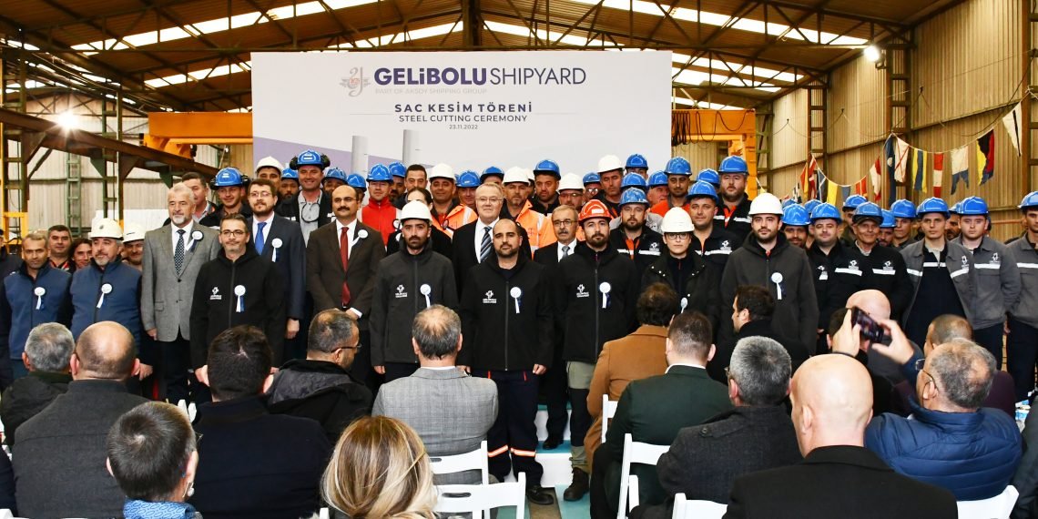 GELİBOLU TERSANESİ, STANDATLAR ÜSTÜ YENİ İNŞASINA BAŞLADI