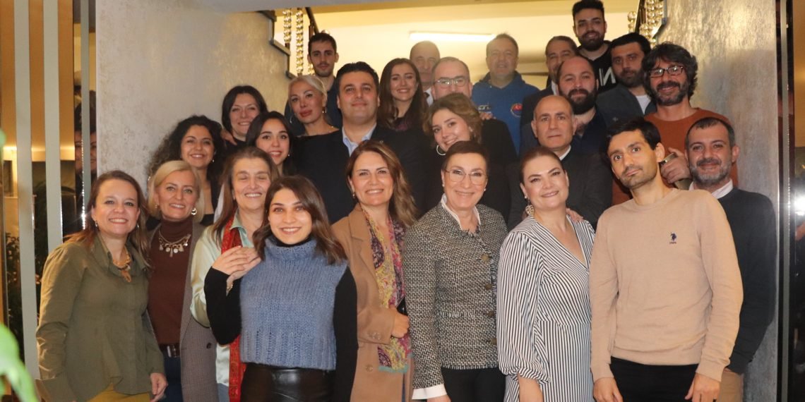 ALKOÇ GRUP BASIN MENSUPLARINI AKŞAM YEMEĞİNDE AĞIRLADI