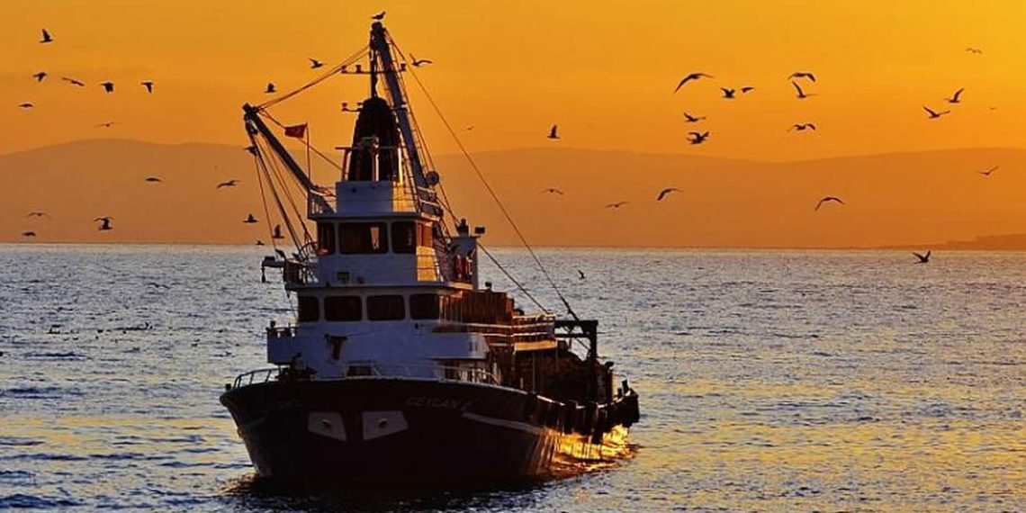 26 METRE BOYUNDAKİ BALIKÇI GEMİSİ SATIŞA ÇIKTI