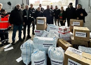 HOPAPORT, DEPREMZEDELERİN YANINDA