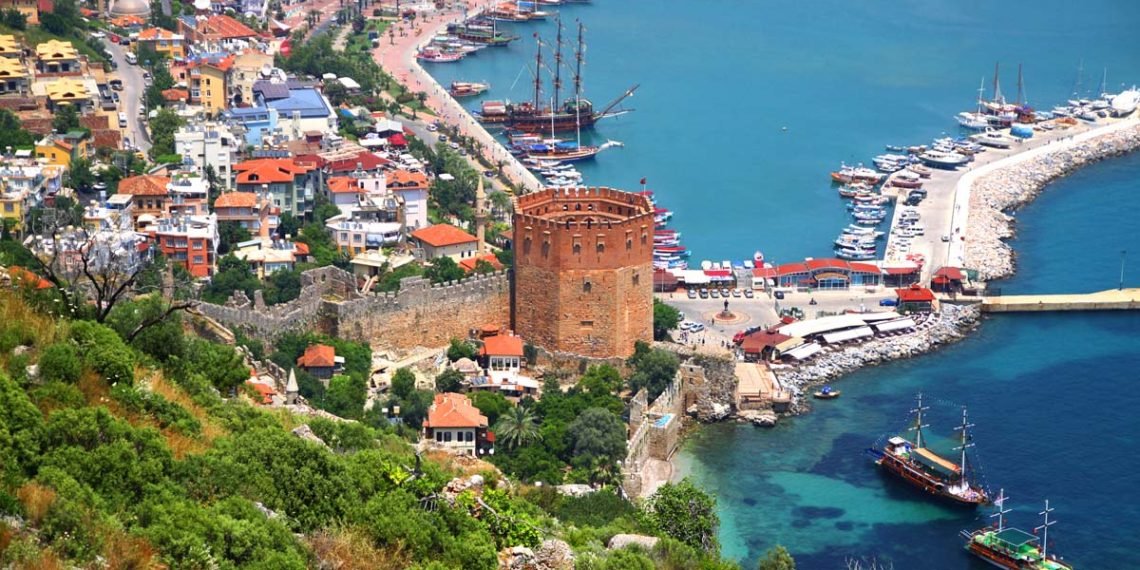 ANTALYA TURİZMDE TÜM ZAMANLARIN EN İYİ BAŞLANGIÇ REKORUNU KIRDI