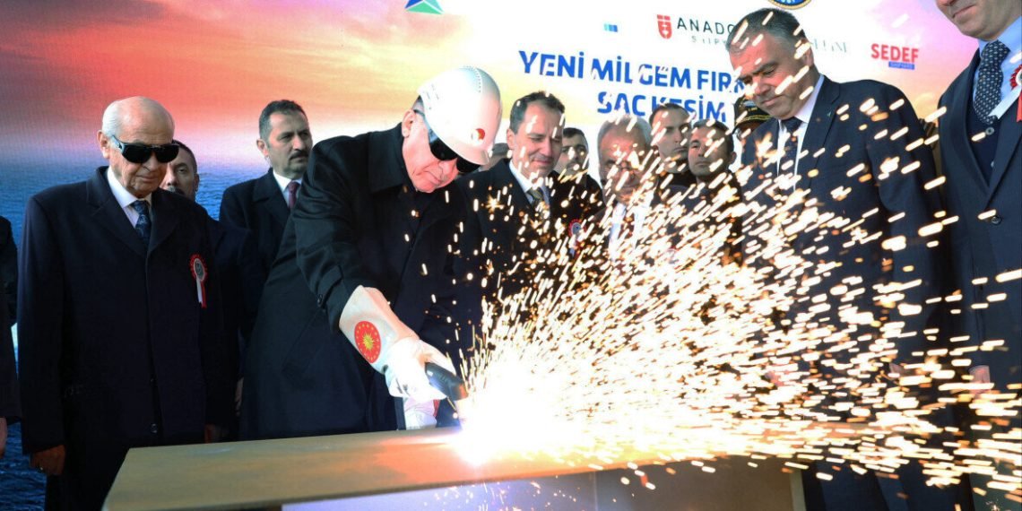 MİLGEM’DE 3 YENİ FIRKATEYN İÇİN İMZALAR ATILDI