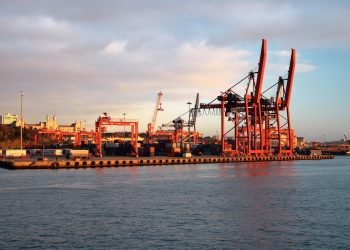 LİMANLARDA İTHALAT TRAFİĞİ HIZLANDI