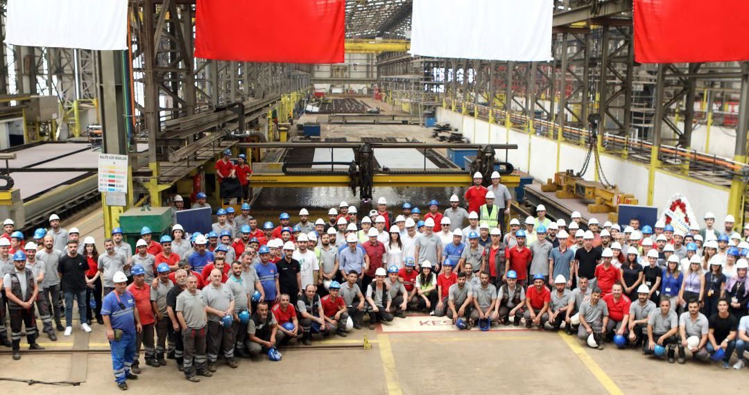 SEDEF TERSANESİ 4012 TEU’LUK YENİ GEMİSİNİN SAC KESİMİ YAPILDI