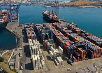 BAE’YE İHRACAT İLK YARIDA 2 MİLYAR DOLARI AŞTI