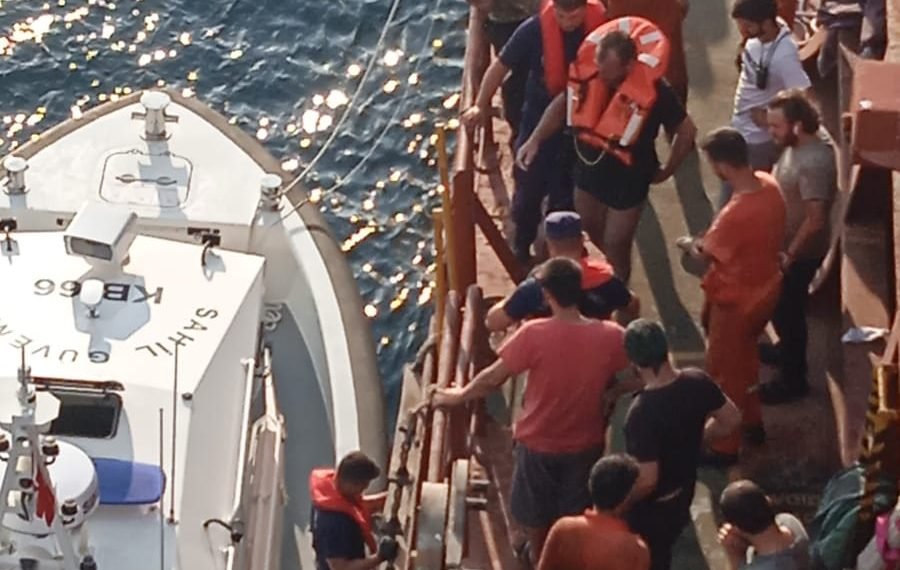 DENİZE DÜŞEN PERSONELİ YAF GROUP’A AİT MOONLIGHT GEMİSİ KURTARDI