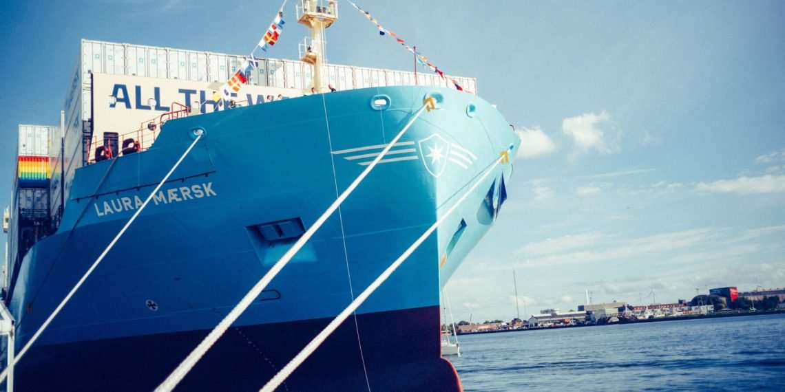 DÜNYANIN İLK YEŞİL METANOL’LE ÇALIŞAN GEMİSİ LAURA MAERSK DENİZE İNDİRDİ