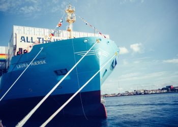DÜNYANIN İLK YEŞİL METANOL’LE ÇALIŞAN GEMİSİ LAURA MAERSK DENİZE İNDİRDİ