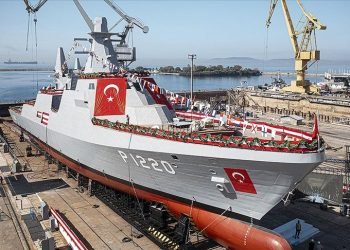 KARAKOL GEMİLERİ TCG AKHİSAR VE TCG KOÇHİSAR DENİZE İNDİRİLDİ