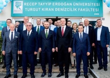 TAMER KIRAN, KÖPRÜÜSTÜ VE GMDSS SİMÜLATÖRLERİNİN AÇILIŞ TÖRENİNE KATILDI