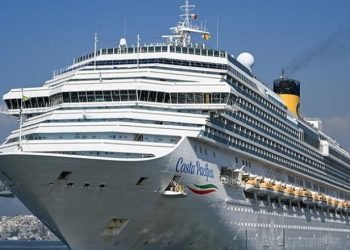 YOLCU GEMİSİ “COSTA PACIFICA” İZMİR LİMANA YANAŞTI