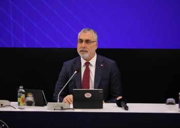 BAKAN VEDAT IŞIKHAN, KIRAN TERSANESİ’Nİ ZİYARET ETTİ