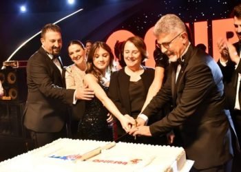 ONURSAN’IN  40. YILI GÖRKEMLİ BİR GECEYLE KUTLANDI