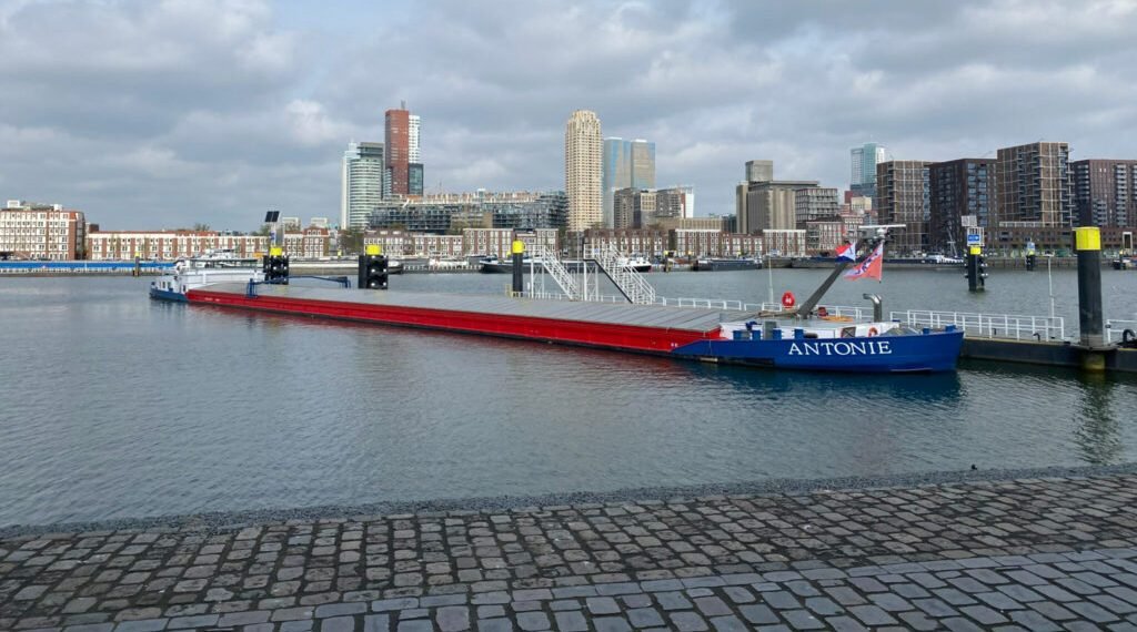 DÜNYANIN HİDROJENLE ÇALIŞAN İLK İÇ NAKLİYE GEMİSİ ANTOINE FAALİYETE GEÇTİ