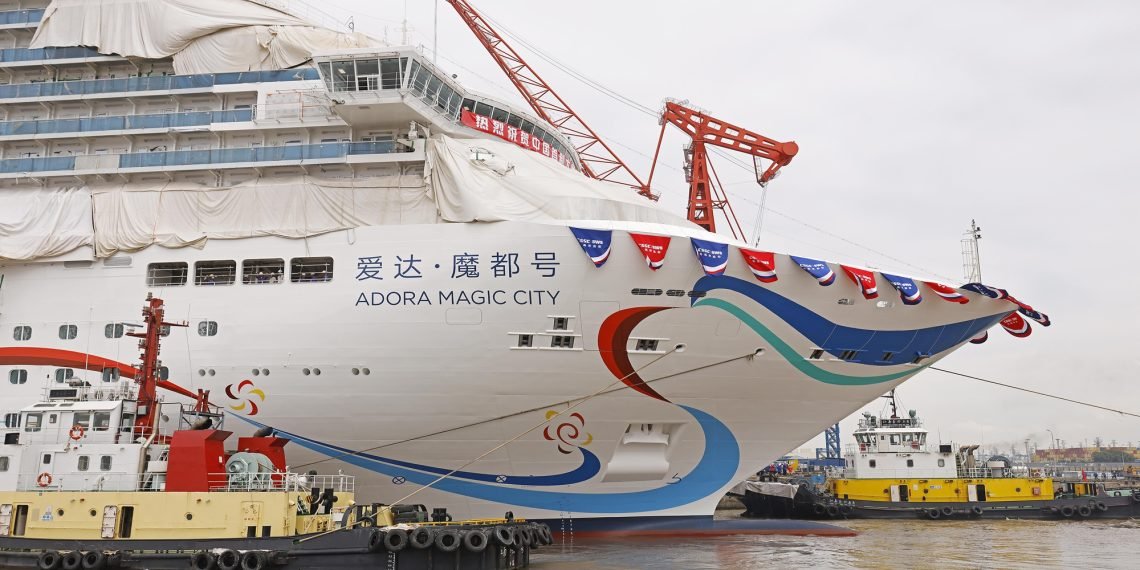 ÇİN’İN İLK YERLİ KRUVAZİYER GEMİSİ RIHTIMA İNDİRİLDİ