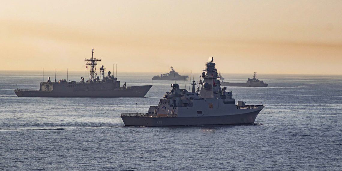 TÜRK TERSANELERİ DÜMENİ MALEZYA DONANMASI’NA ÇEVİRDİ