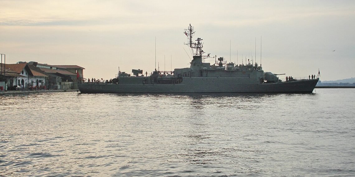 TCG BARTIN SAVAŞ GEMİSİ ZİYARETE AÇILDI