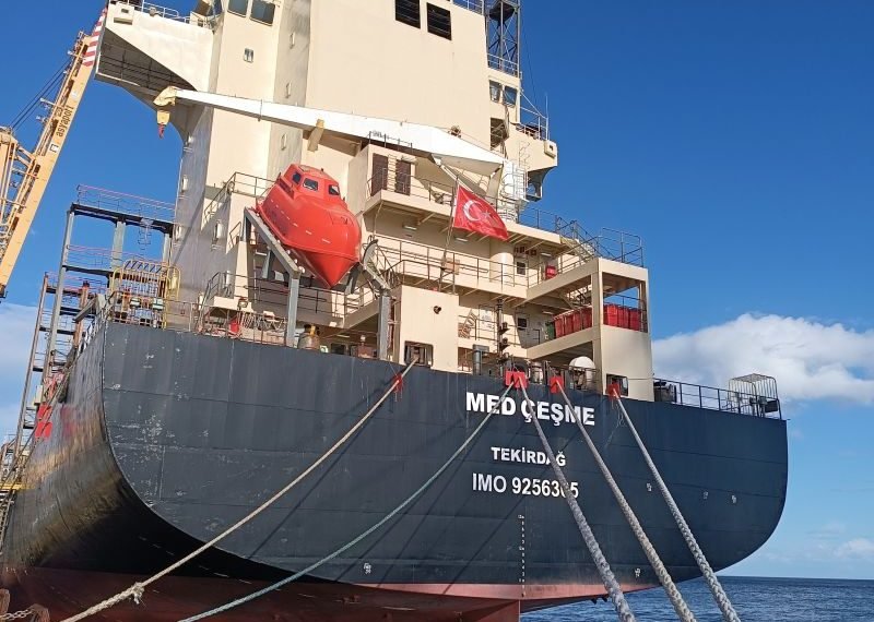 MEDLOG, MED ÇEŞME GEMİSİNE TÜRK BAYRAĞI ÇEKTİ