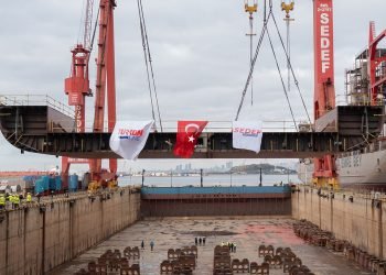 Turkon Line’ınn çevre dostu gemisinin ilk bloğu kuru havuza alındı