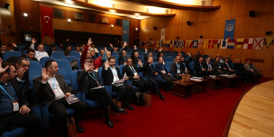 “İnsanı merkezine koyan bir yönetim sergilemeliyiz”