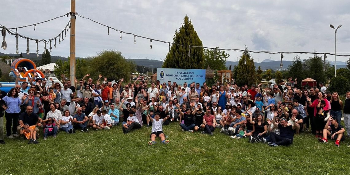 İzmir’de denizcilerin bahar şenliği