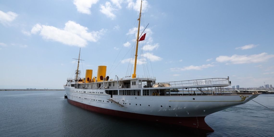 TCG Savarona yeniden açık denizlerde