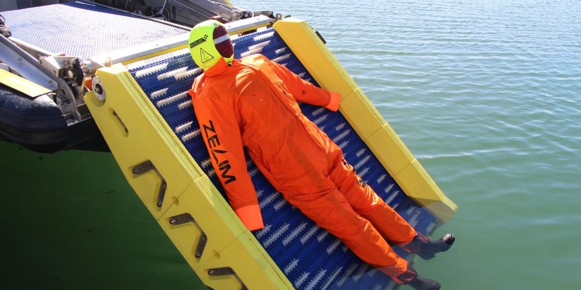 SWIFT Denize Adam Düştü Kurtarma Cihazı’na onay  