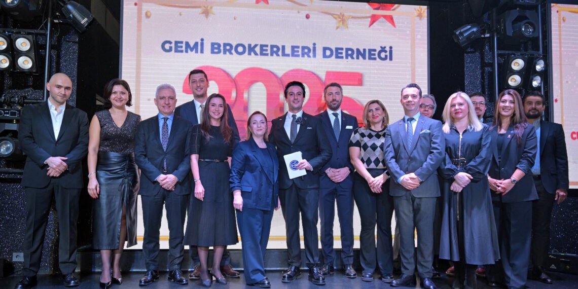 Gemi Brokerleri Derneği’nin Eğlencesi, Kız Öğrencilere Bursla Taçlandı