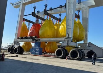 Efe Marine’den Türkiye’de Bir İlk: KRM Yachts’ın 1100 Tonluk Yat Lift Testi Tamamlandı